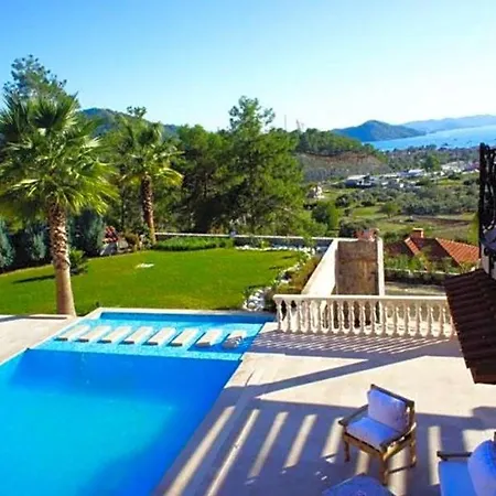 Sleeps 12 Air Con Wifi Villa