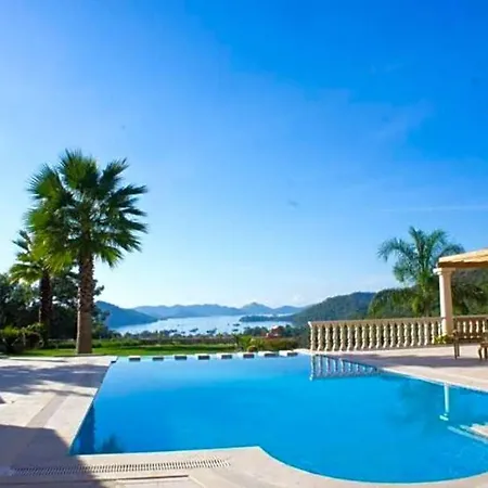 Sleeps 12 Air Con Wifi Göcek